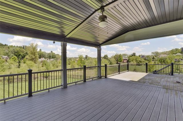 301 Serendipity Ln, Cranberry Twp, PA 16066