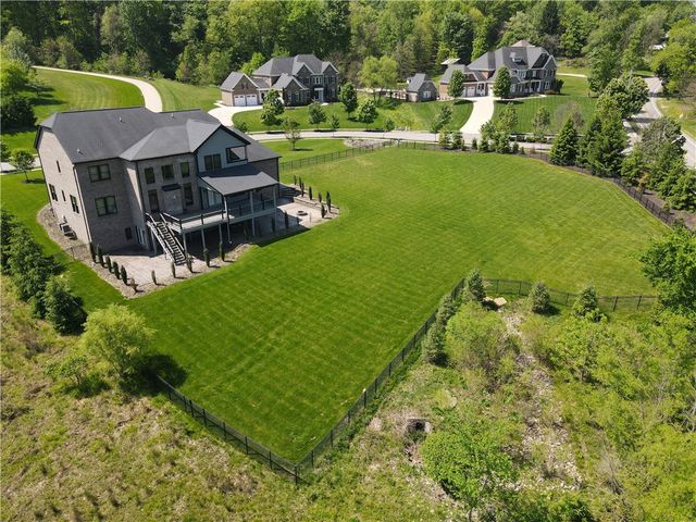 301 Serendipity Ln, Cranberry Twp, PA 16066