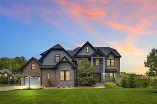 301 Serendipity Ln, Cranberry Twp, PA 16066