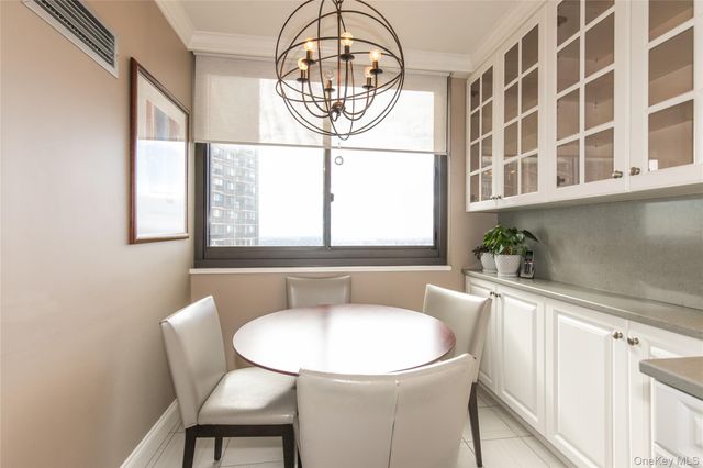 269-10 GRAND CENTRAL Parkway 21-E, Floral Park, NY 11005