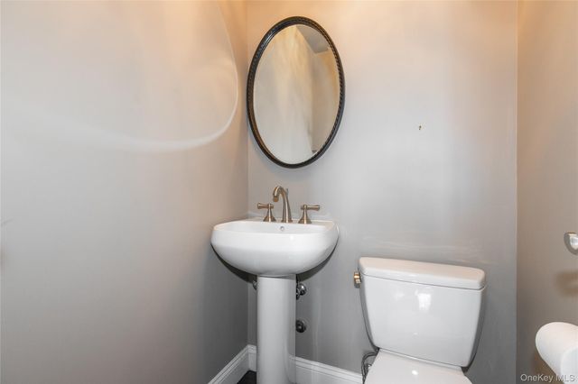 269-10 GRAND CENTRAL Parkway 21-E, Floral Park, NY 11005