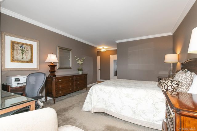 269-10 GRAND CENTRAL Parkway 21-E, Floral Park, NY 11005