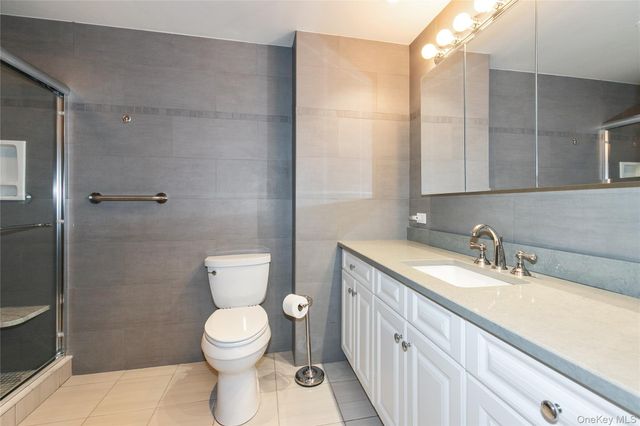 269-10 GRAND CENTRAL Parkway 21-E, Floral Park, NY 11005