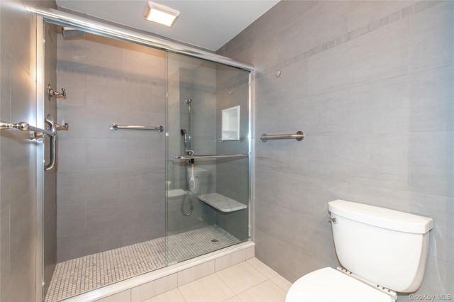 269-10 GRAND CENTRAL Parkway 21-E, Floral Park, NY 11005