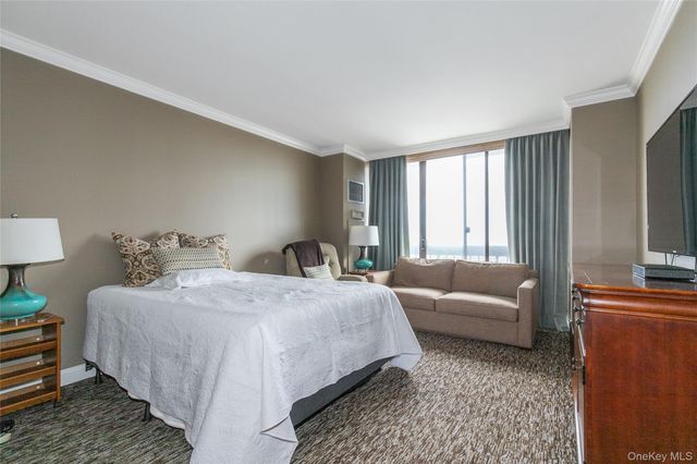 269-10 GRAND CENTRAL Parkway 21-E, Floral Park, NY 11005