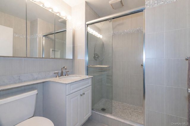 269-10 GRAND CENTRAL Parkway 21-E, Floral Park, NY 11005