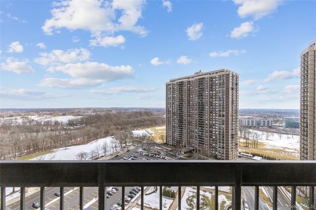 269-10 GRAND CENTRAL Parkway 21-E, Floral Park, NY 11005