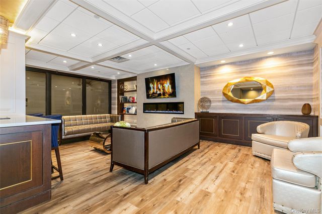 269-10 GRAND CENTRAL Parkway 21-E, Floral Park, NY 11005