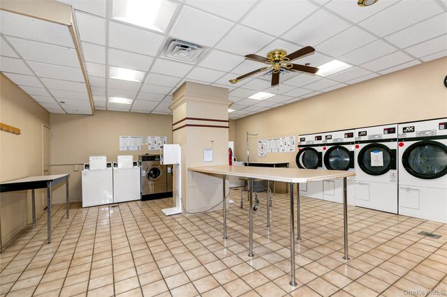 269-10 GRAND CENTRAL Parkway 21-E, Floral Park, NY 11005