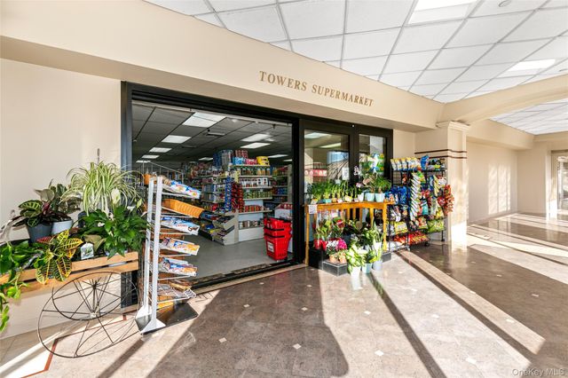 269-10 GRAND CENTRAL Parkway 21-E, Floral Park, NY 11005