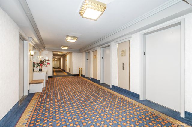 269-10 GRAND CENTRAL Parkway 21-E, Floral Park, NY 11005