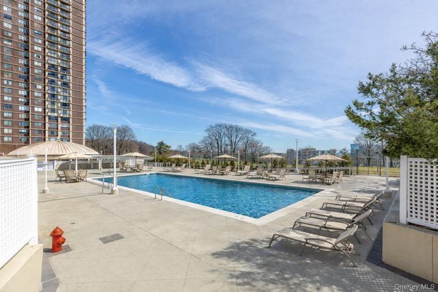 269-10 GRAND CENTRAL Parkway 21-E, Floral Park, NY 11005