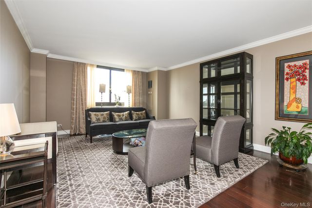 269-10 GRAND CENTRAL Parkway 21-E, Floral Park, NY 11005