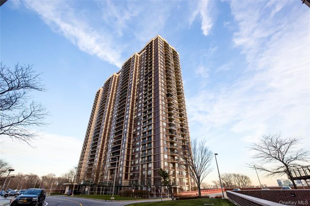 269-10 GRAND CENTRAL Parkway 21-E, Floral Park, NY 11005