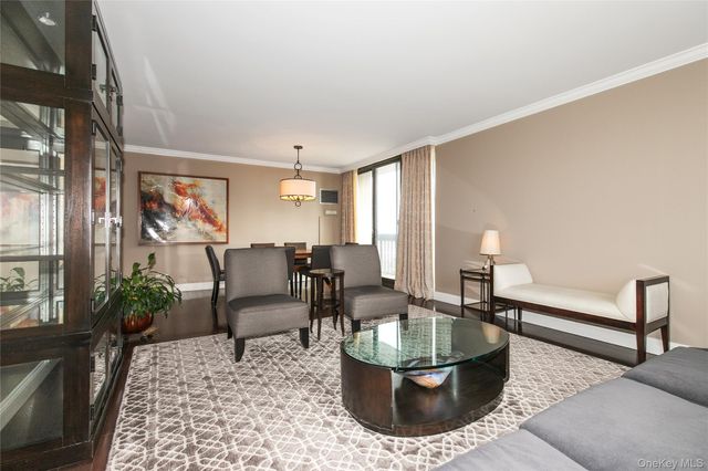 269-10 GRAND CENTRAL Parkway 21-E, Floral Park, NY 11005