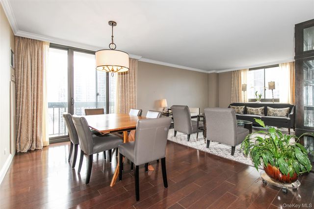 269-10 GRAND CENTRAL Parkway 21-E, Floral Park, NY 11005