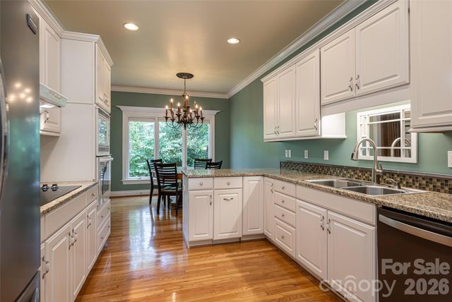 8 Clovelly Way, Asheville, NC 28803
