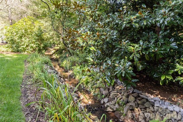 8 Clovelly Way, Asheville, NC 28803