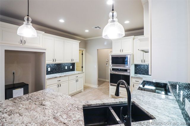 1335 E Teresa Avenue, Sapulpa, OK 74066