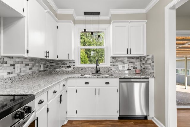 111 Hiller Dr, Old Hickory, TN 37138