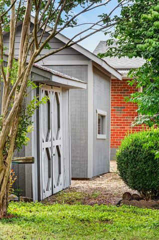 111 Hiller Dr, Old Hickory, TN 37138