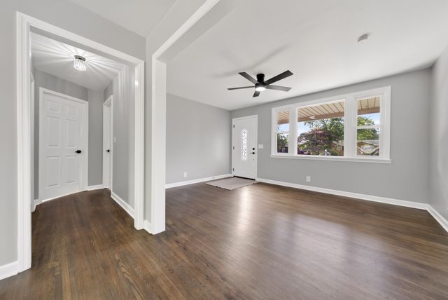 111 Hiller Dr, Old Hickory, TN 37138