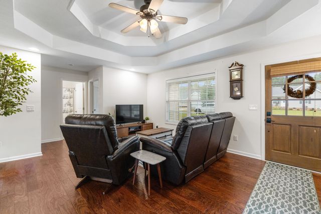 216 Williamsburg Cir, Tullahoma, TN 37388