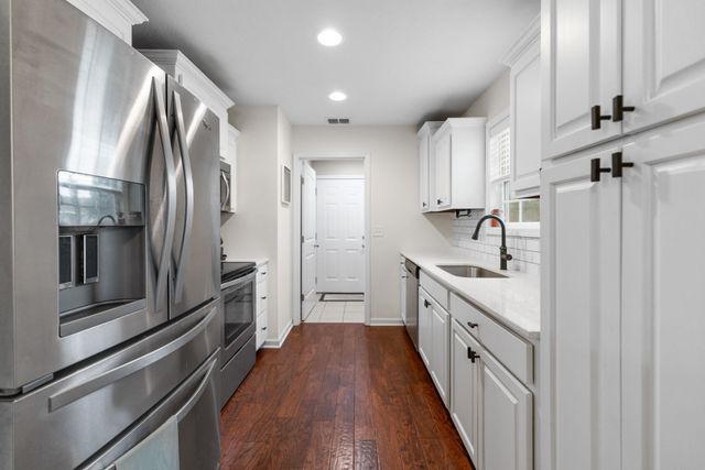 216 Williamsburg Cir, Tullahoma, TN 37388