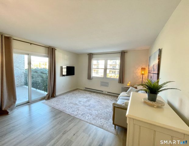 308 Meadowside Road APT 101, Milford, CT 06460