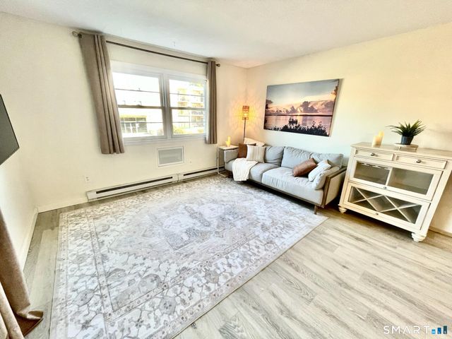 308 Meadowside Road APT 101, Milford, CT 06460