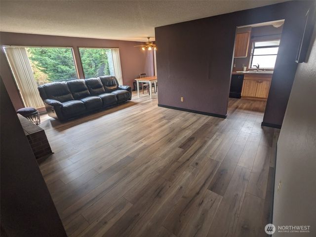 22718 SE 321st Place, Kent, WA 98042