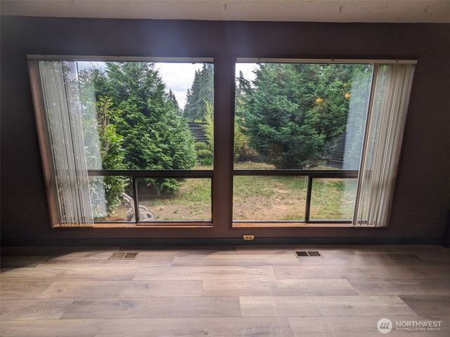 22718 SE 321st Place, Kent, WA 98042