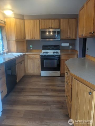 22718 SE 321st Place, Kent, WA 98042