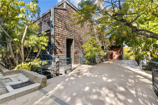 3880 Fredonia Drive D, Los Angeles, CA 90068