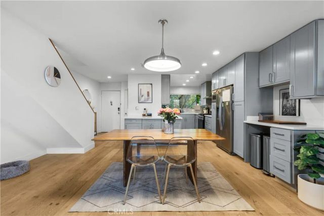 3880 Fredonia Drive D, Los Angeles, CA 90068