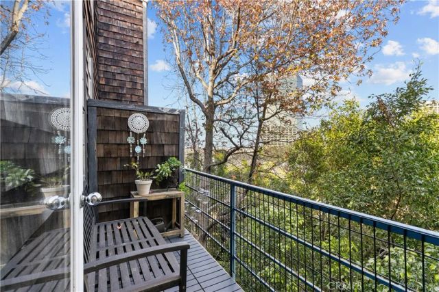 3880 Fredonia Drive D, Los Angeles, CA 90068