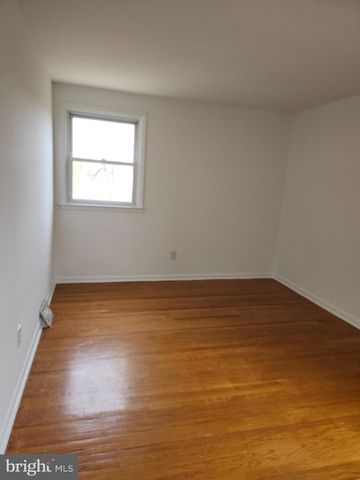 107 LOCKART PLZ, Philadelphia, PA 19116