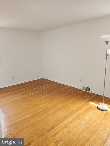 107 LOCKART PLZ, Philadelphia, PA 19116