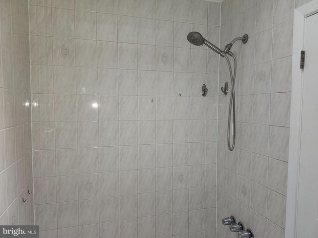 107 LOCKART PLZ, Philadelphia, PA 19116