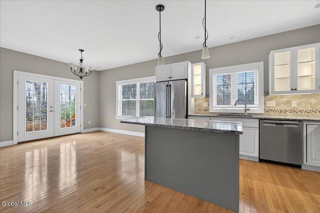 18 Lakepointe Way, Stillwater, NY 12866