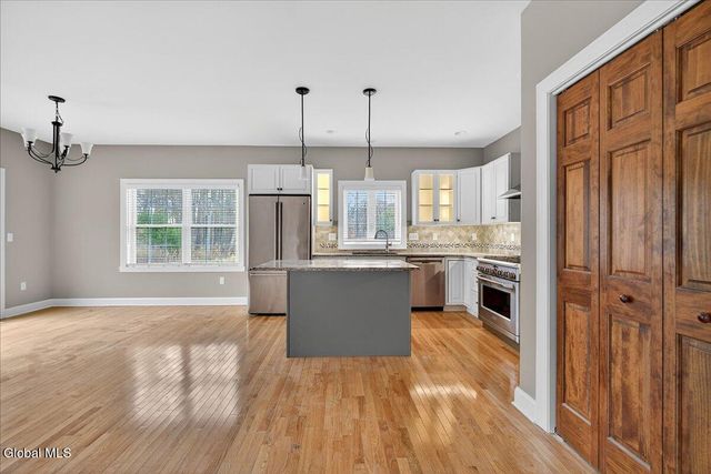 18 Lakepointe Way, Stillwater, NY 12866