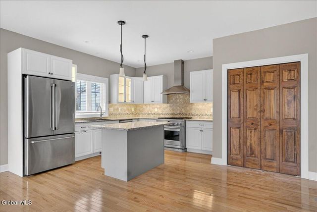 18 Lakepointe Way, Stillwater, NY 12866