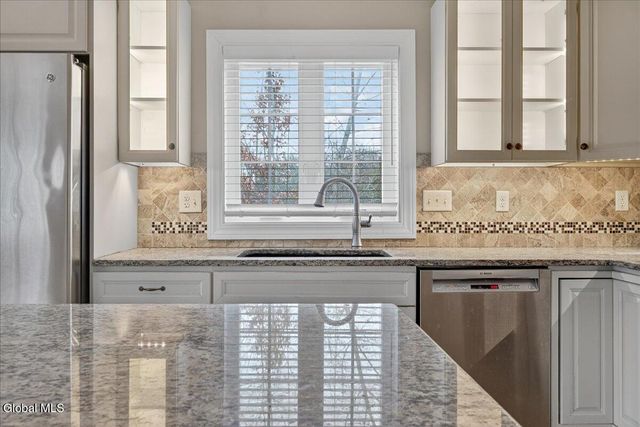 18 Lakepointe Way, Stillwater, NY 12866