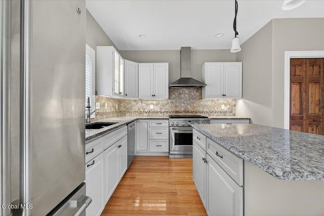 18 Lakepointe Way, Stillwater, NY 12866