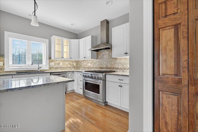 18 Lakepointe Way, Stillwater, NY 12866