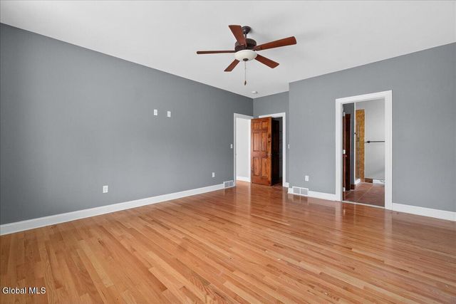 18 Lakepointe Way, Stillwater, NY 12866