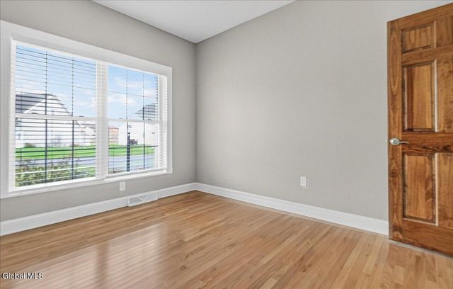 18 Lakepointe Way, Stillwater, NY 12866