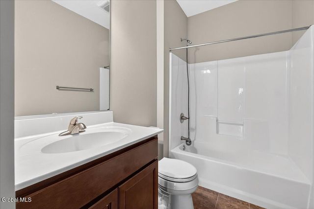 18 Lakepointe Way, Stillwater, NY 12866