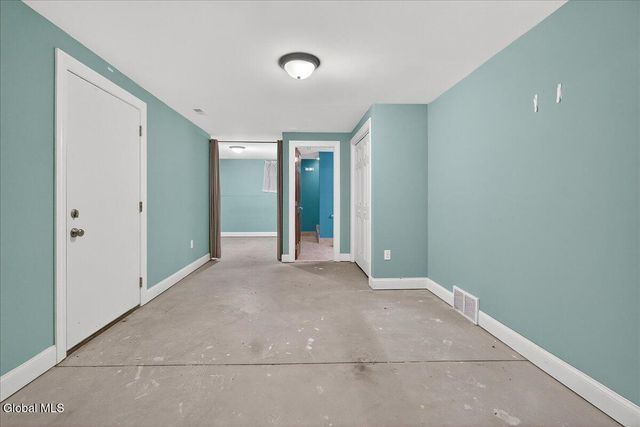 18 Lakepointe Way, Stillwater, NY 12866