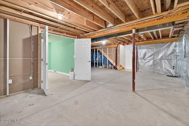 18 Lakepointe Way, Stillwater, NY 12866